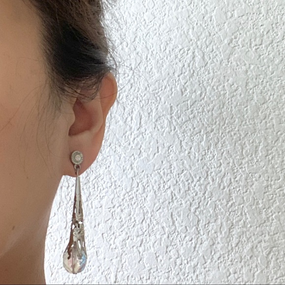 🌈3/$10 Silver Crystal Drop Fashion Earrings - Picture 3 of 8